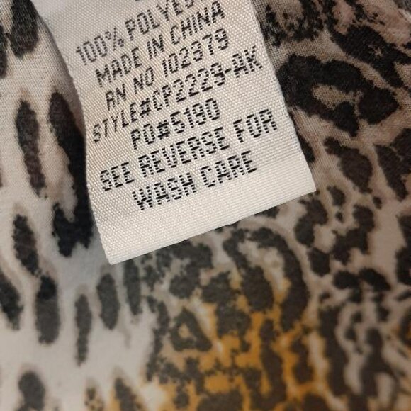 Sleeveless, button up, tie in front, pockets, black onyx buttons and lace blouse - Picture 5 of 7